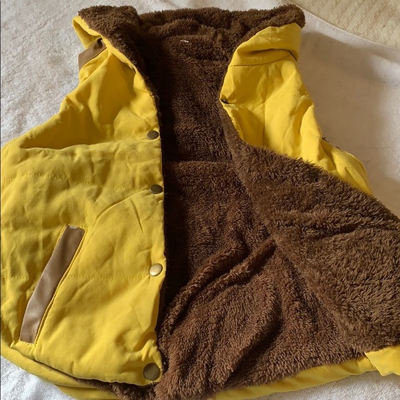 Yellow hooded lightweight vest sz M (runs small) - Picture 3 of 8